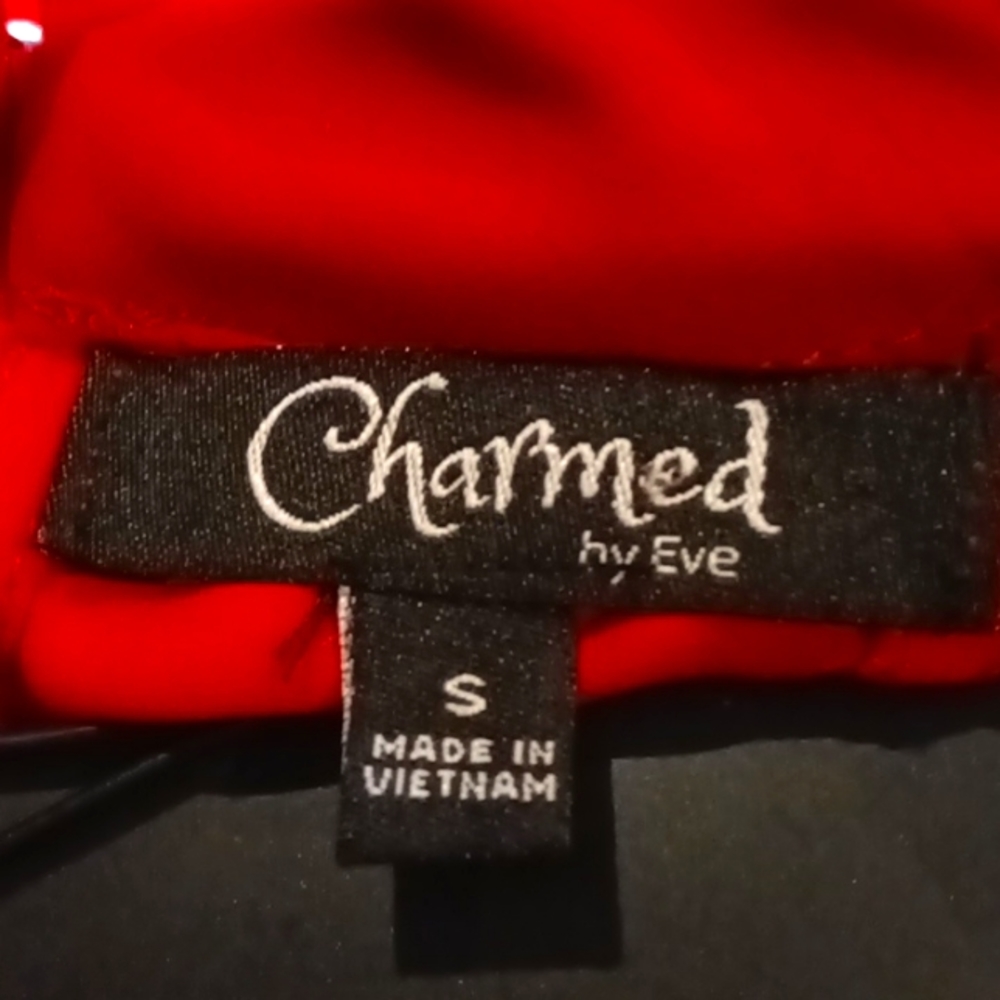 Charmed by Eve red choker styled neckline w pleated front & flared hem Sz Small